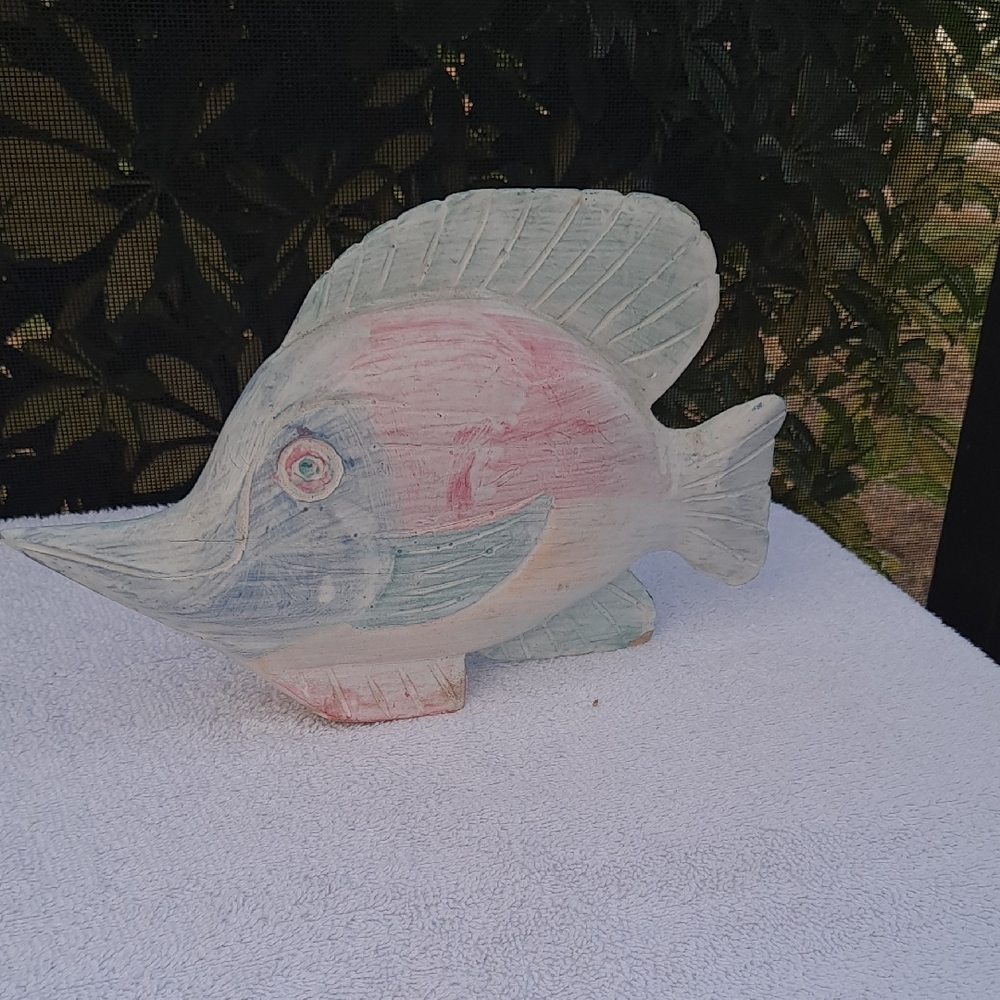 Handcrafted Wooden Fish Decor - White and Pink - Picture 4 of 6